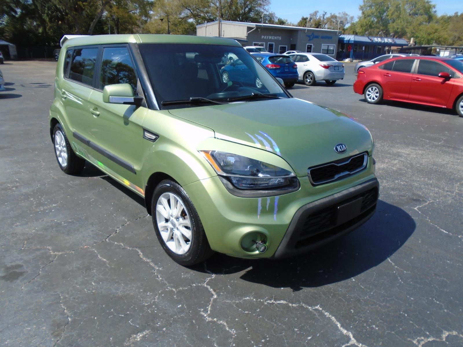 2013 Kia Soul Base (KNDJT2A55D7) with an 1.6L L4 DOHC 16V engine, 5-Speed Manual transmission, located at 6112 N Florida Avenue, Tampa, FL, 33604, (888) 521-5131, 27.954929, -82.459534 - Photo #3